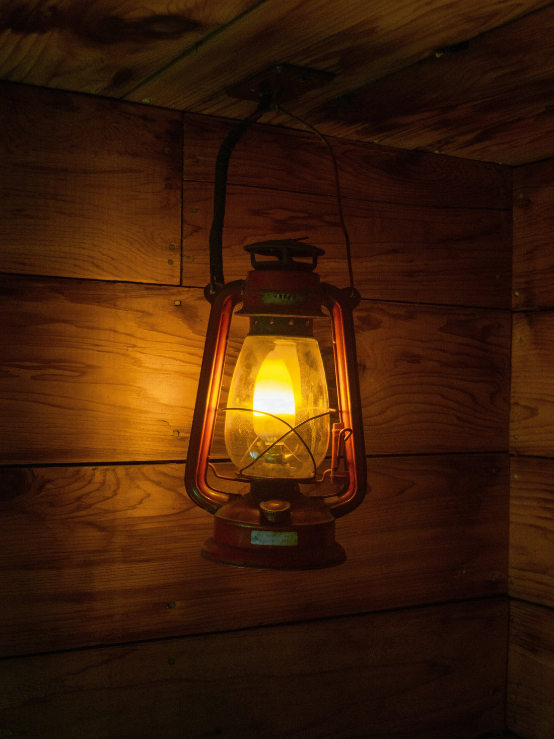 Solar Lanterns for Outdoor Spaces: How to Choose the Right Style for Your Yard