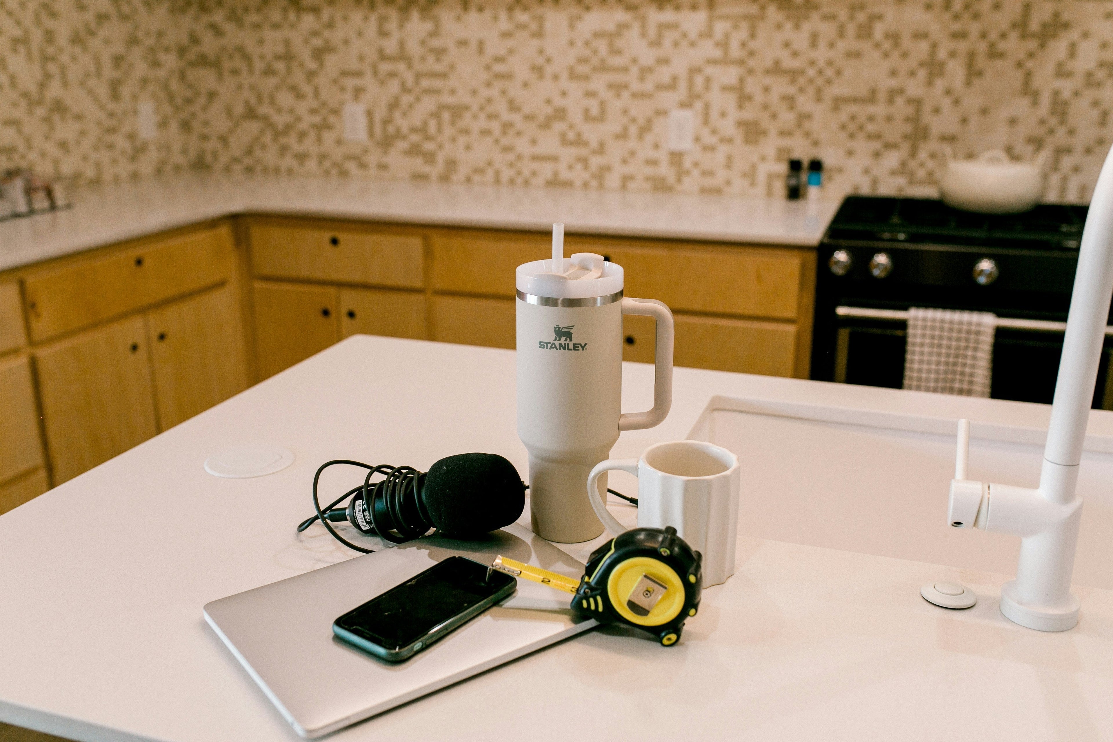 How to Choose a Tumbler for Office Meetings and Shared Spaces