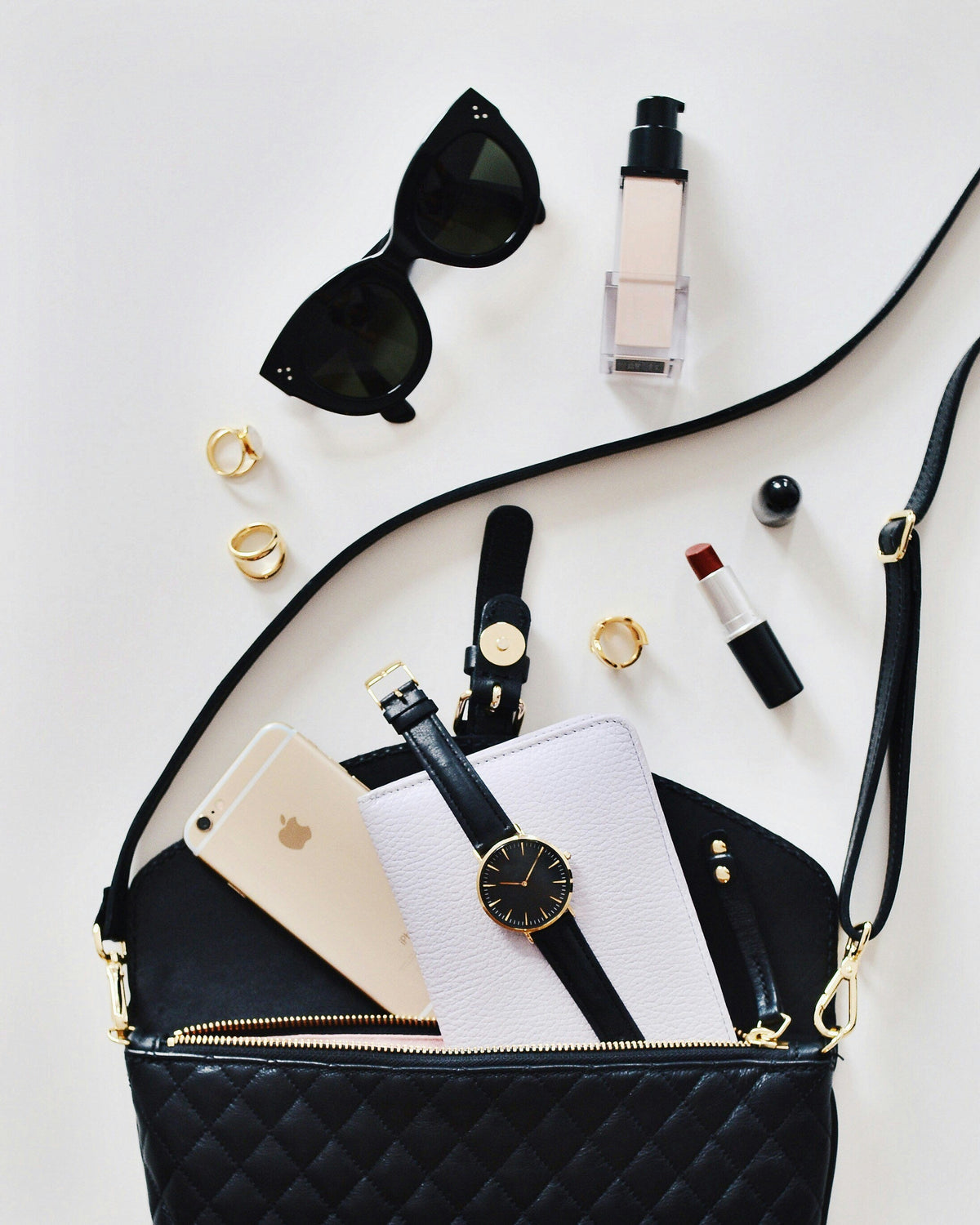 How to Choose a Small Crossbody Bag for Everyday Errands