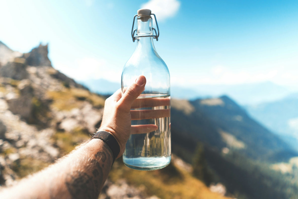 How to Select a Water Bottle for Commuting and Road Trips
