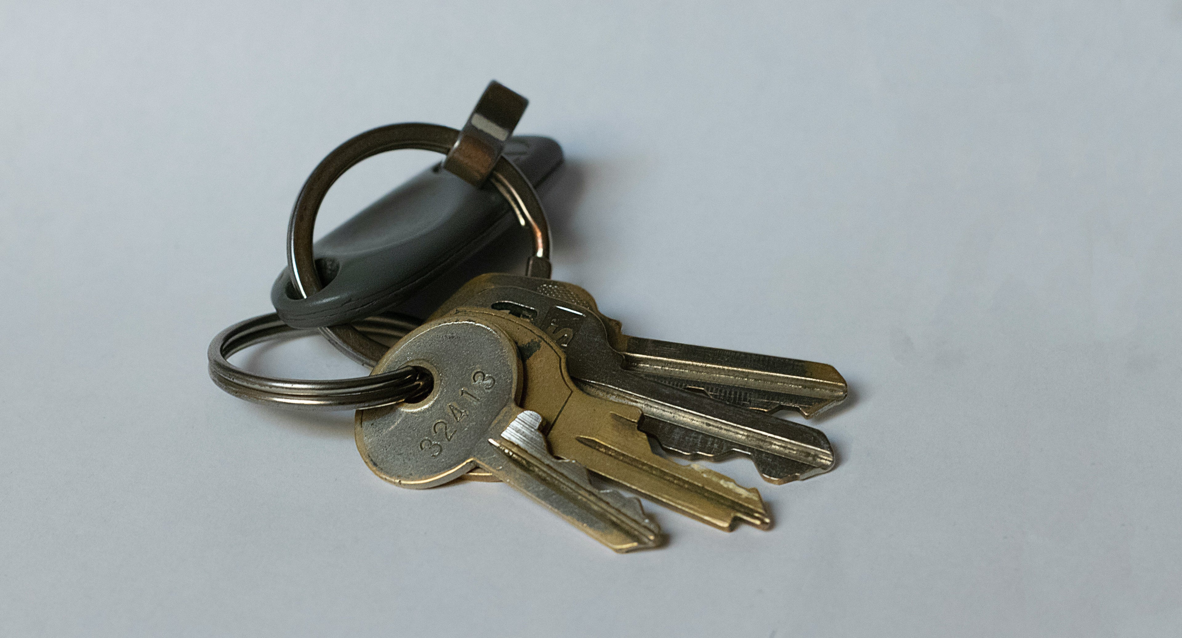 Key Organizers vs. Traditional Key Rings: Which Everyday Carry Option Is Right for You?