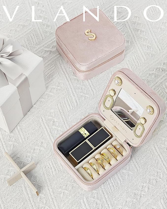 Vlando Travel Jewelry Organizer for Women, Travel Jewelry Organizer, Necklace Organizer Earrings Ring Organizer, Jewelry Travel, Travel Gifts for Women Travel Essentials - Letter Q, Pink