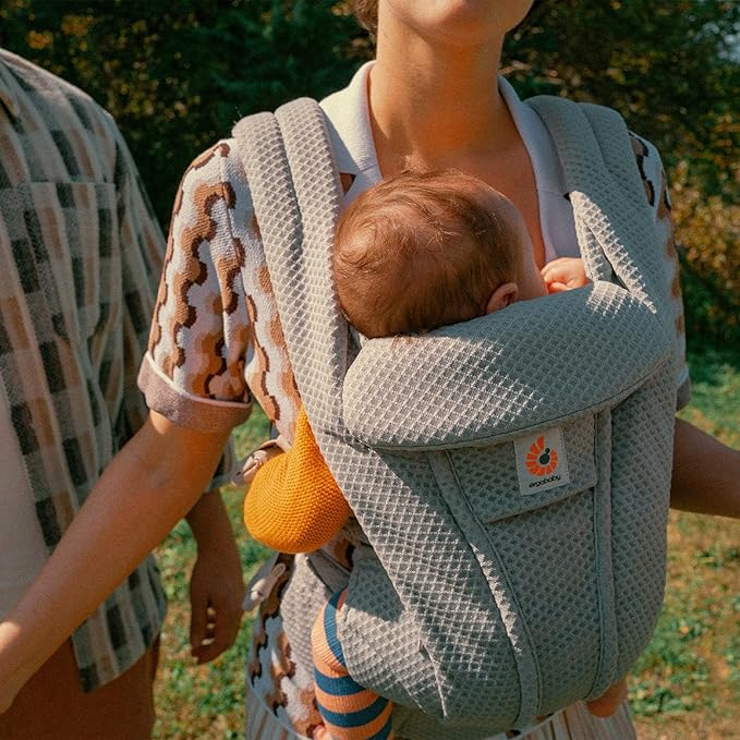 Ergobaby Omni Deluxe Baby Carrier Newborn to Toddler - Breathable Baby Carriers for Summer - All-Position Carrier with Enhanced Lumbar Support & Airflow (7-45 Pounds), Mesh, Graphite Grey